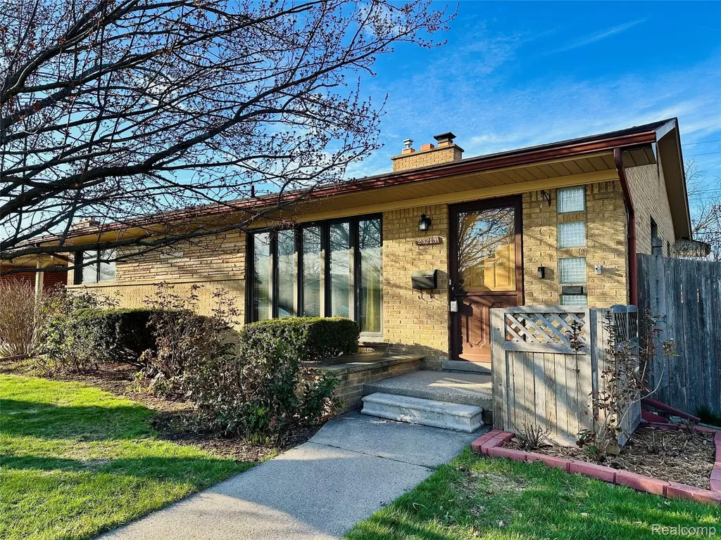 23213 Greencrest Street St. Clair Shores City MI 48080