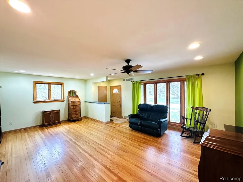 23213 Greencrest Street St. Clair Shores City MI 48080