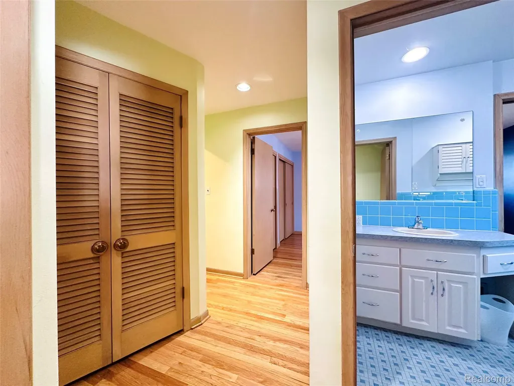 23213 Greencrest Street St. Clair Shores City MI 48080
