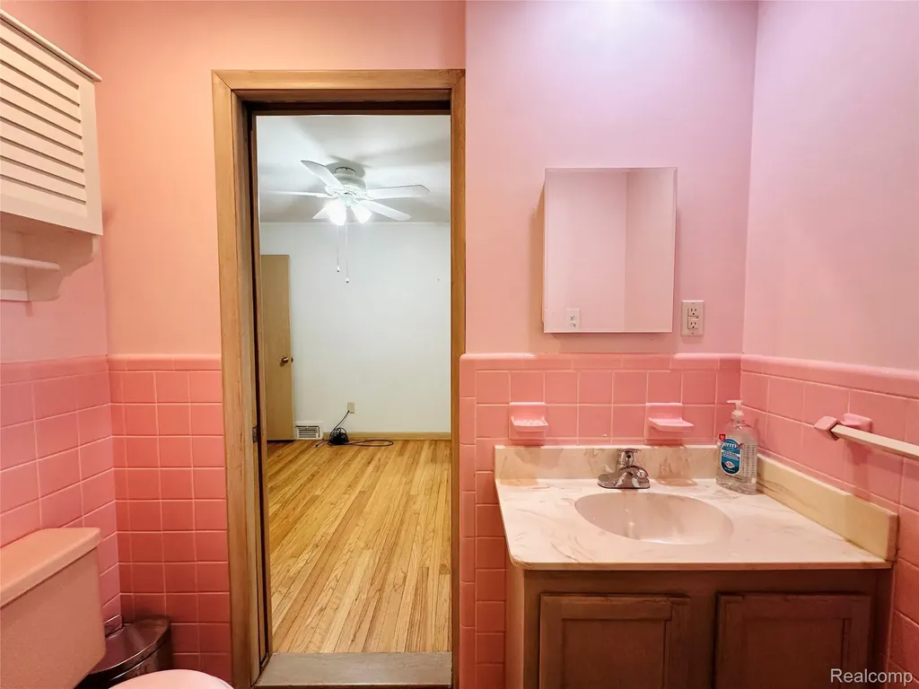 23213 Greencrest Street St. Clair Shores City MI 48080