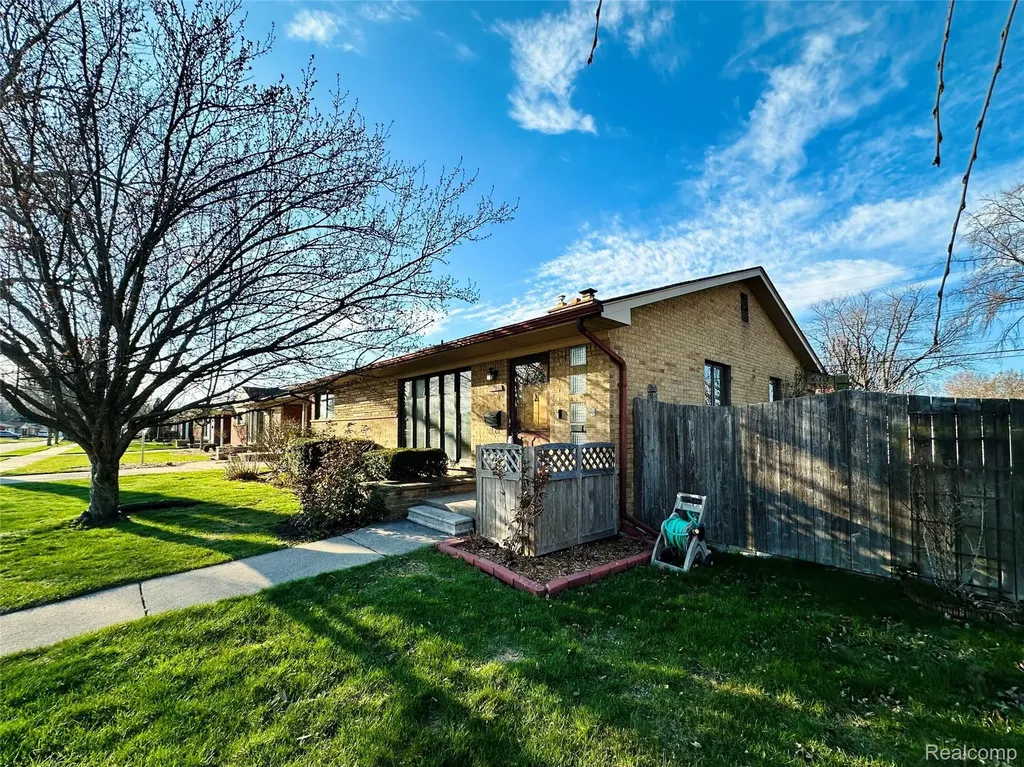 23213 Greencrest Street St. Clair Shores City MI 48080