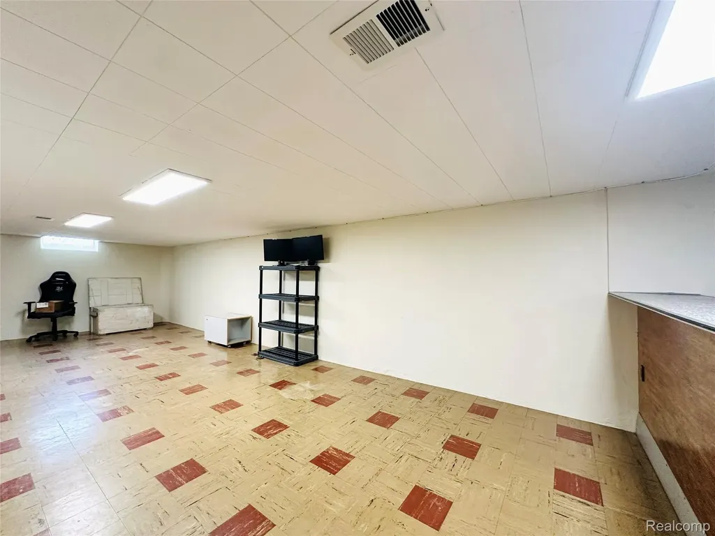 23213 Greencrest Street St. Clair Shores City MI 48080