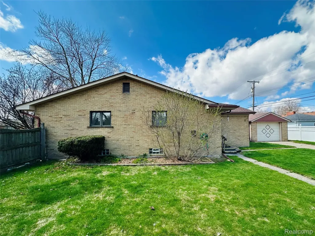 23213 Greencrest Street St. Clair Shores City MI 48080