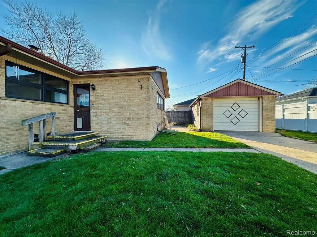23213 Greencrest Street St. Clair Shores City MI 48080