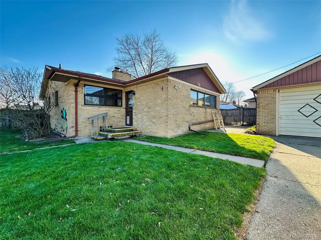 23213 Greencrest Street St. Clair Shores City MI 48080