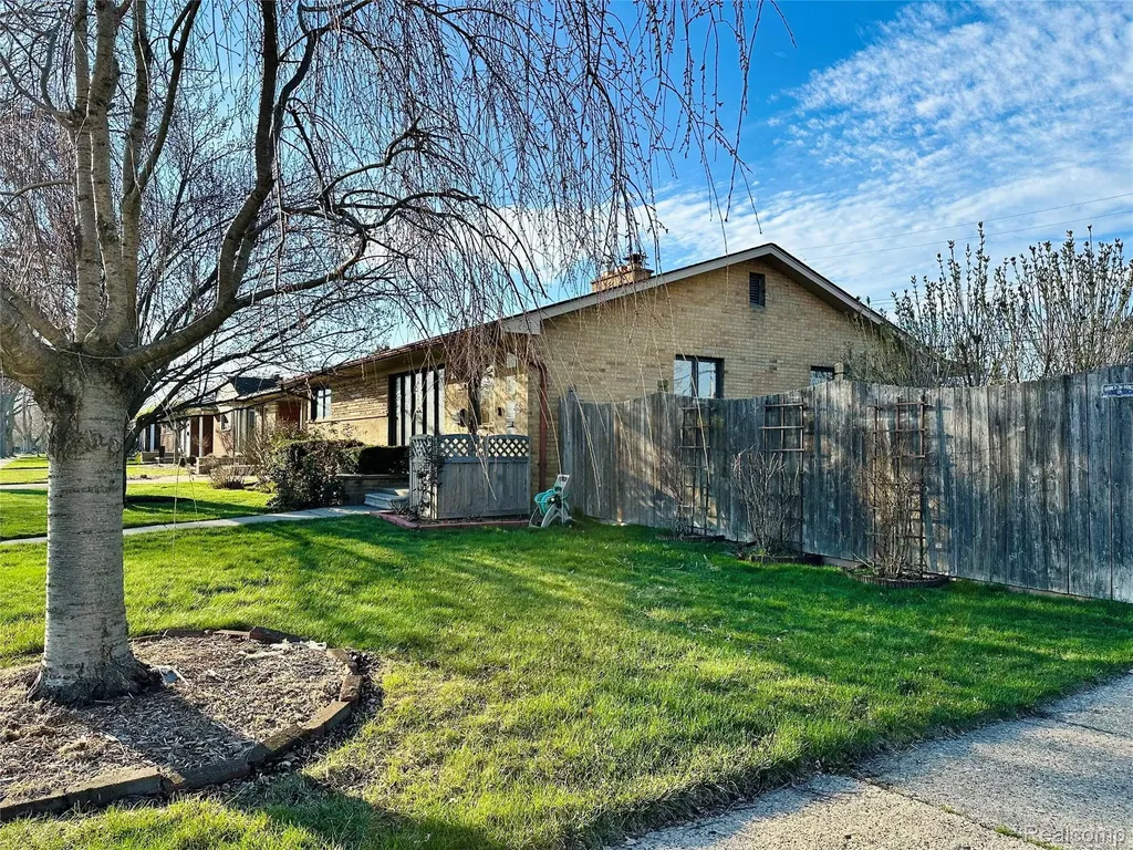 23213 Greencrest Street St. Clair Shores City MI 48080