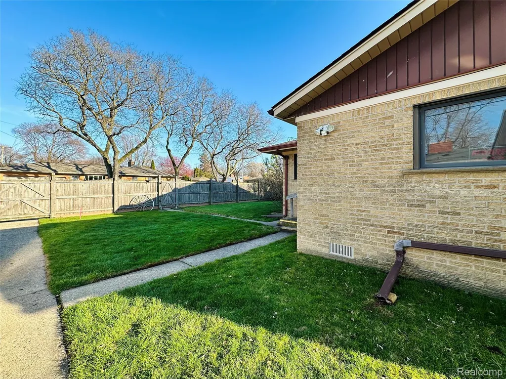 23213 Greencrest Street St. Clair Shores City MI 48080
