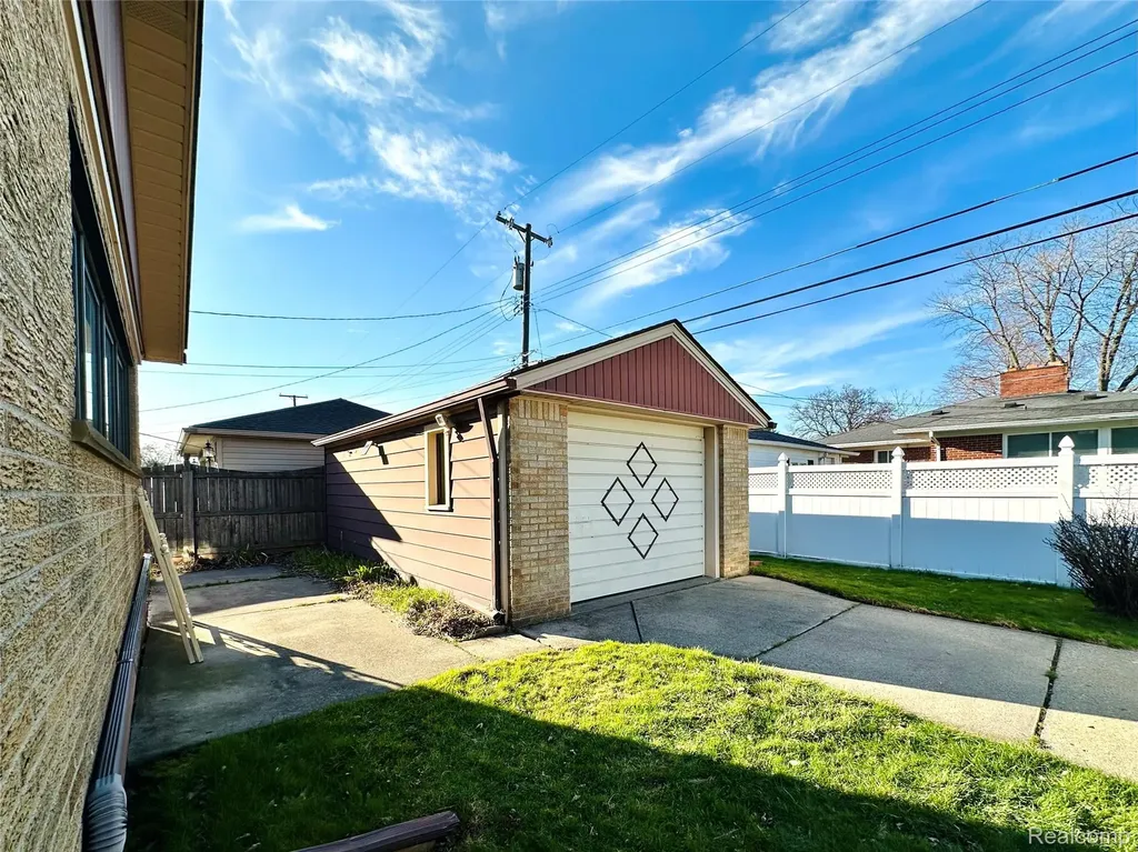 23213 Greencrest Street St. Clair Shores City MI 48080