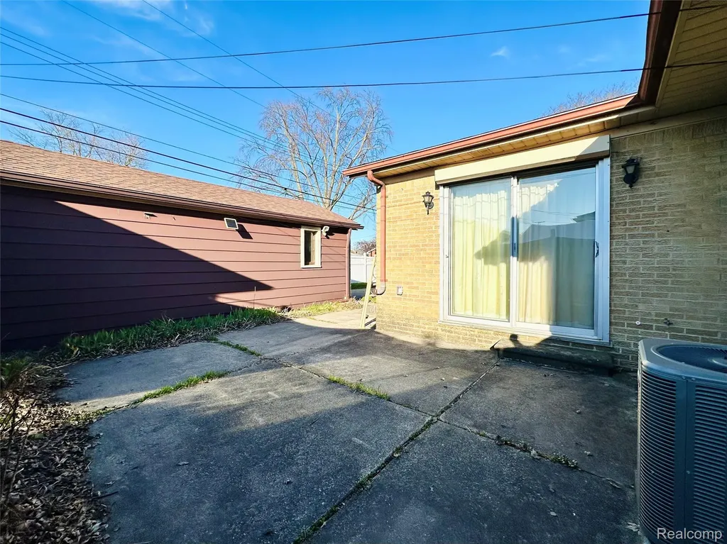 23213 Greencrest Street St. Clair Shores City MI 48080