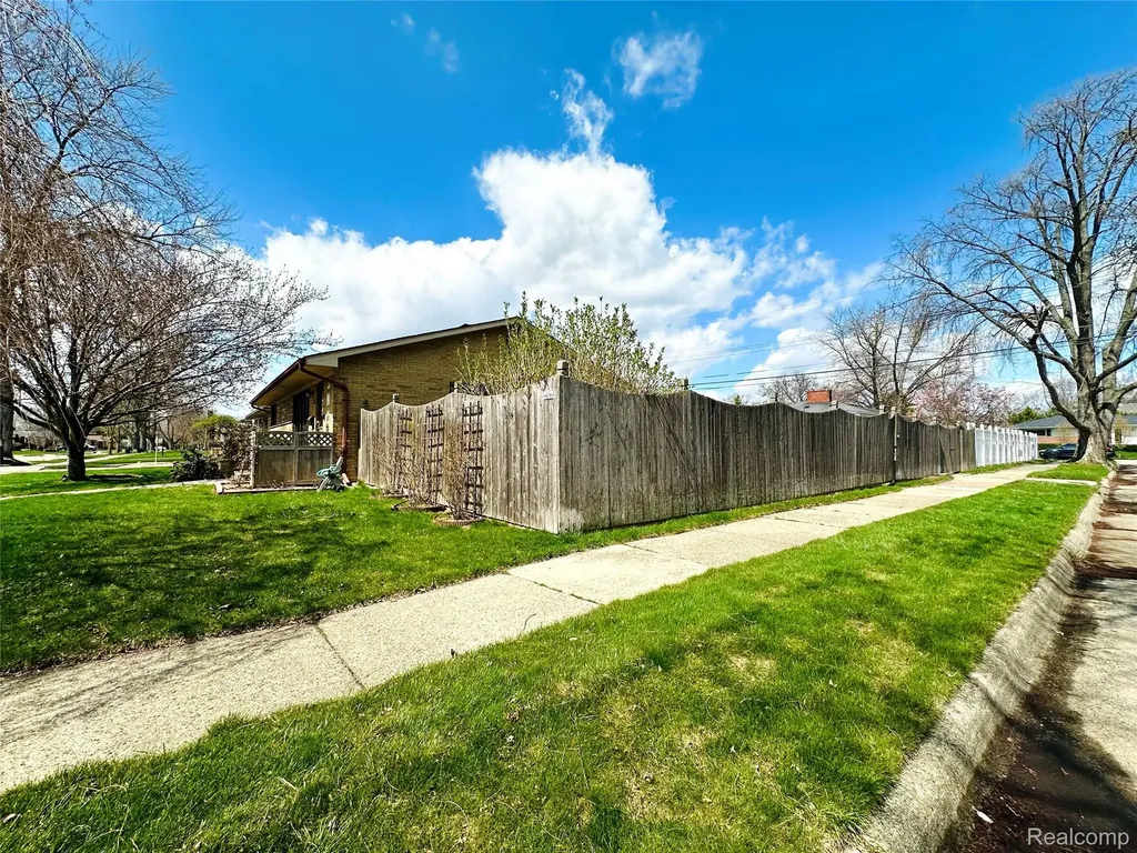 23213 Greencrest Street St. Clair Shores City MI 48080