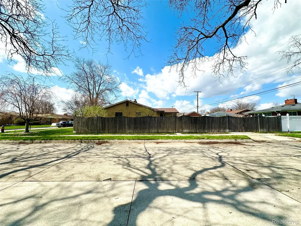 23213 Greencrest Street St. Clair Shores City MI 48080