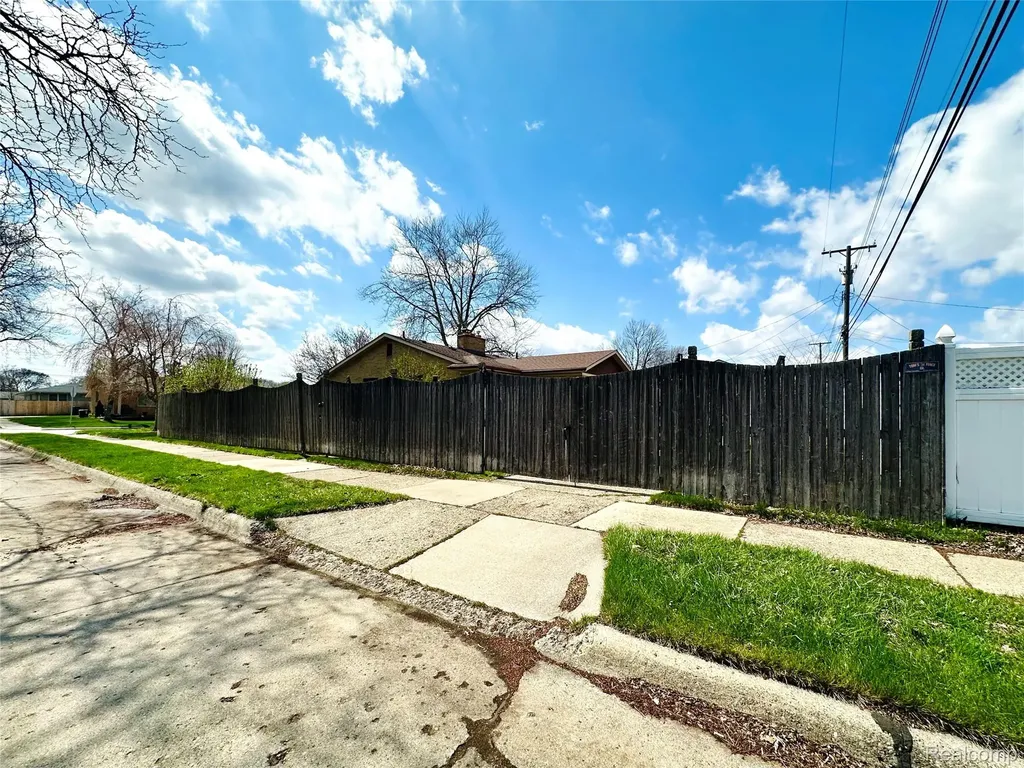 23213 Greencrest Street St. Clair Shores City MI 48080