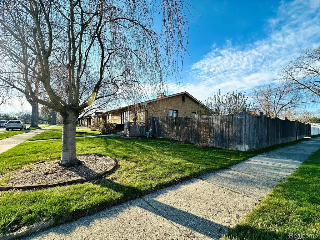 23213 Greencrest Street St. Clair Shores City MI 48080