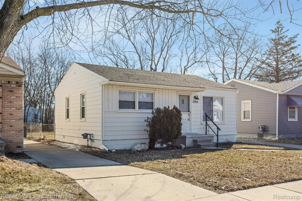 24840 Lauren Avenue Warren City MI 48089