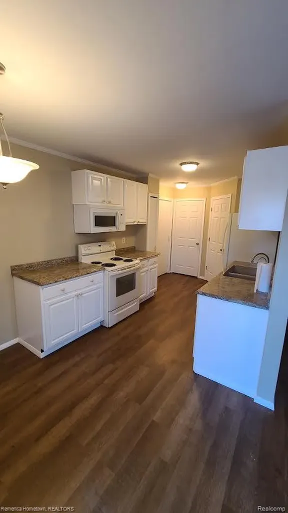 42542 Saratoga Road Canton Charter Township MI 48187