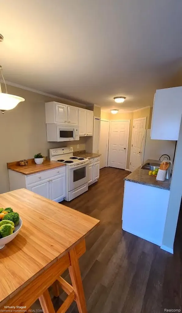42542 Saratoga Road Canton Charter Township MI 48187