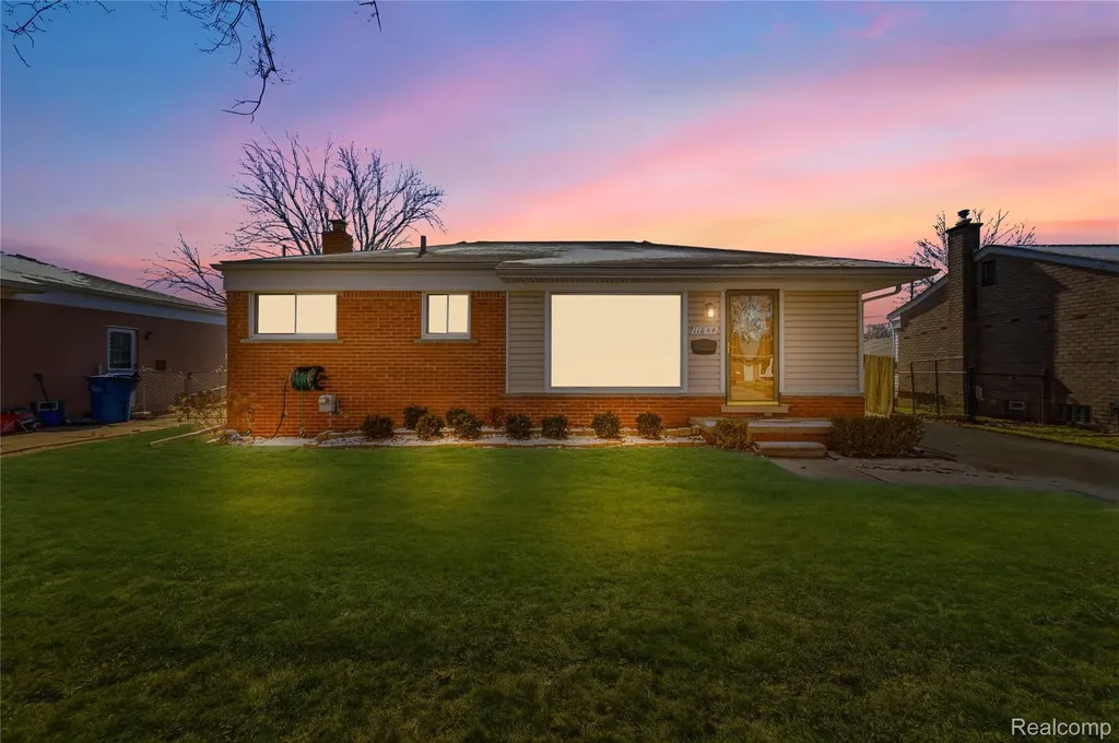 11844 Harold Street Warren City MI 48089