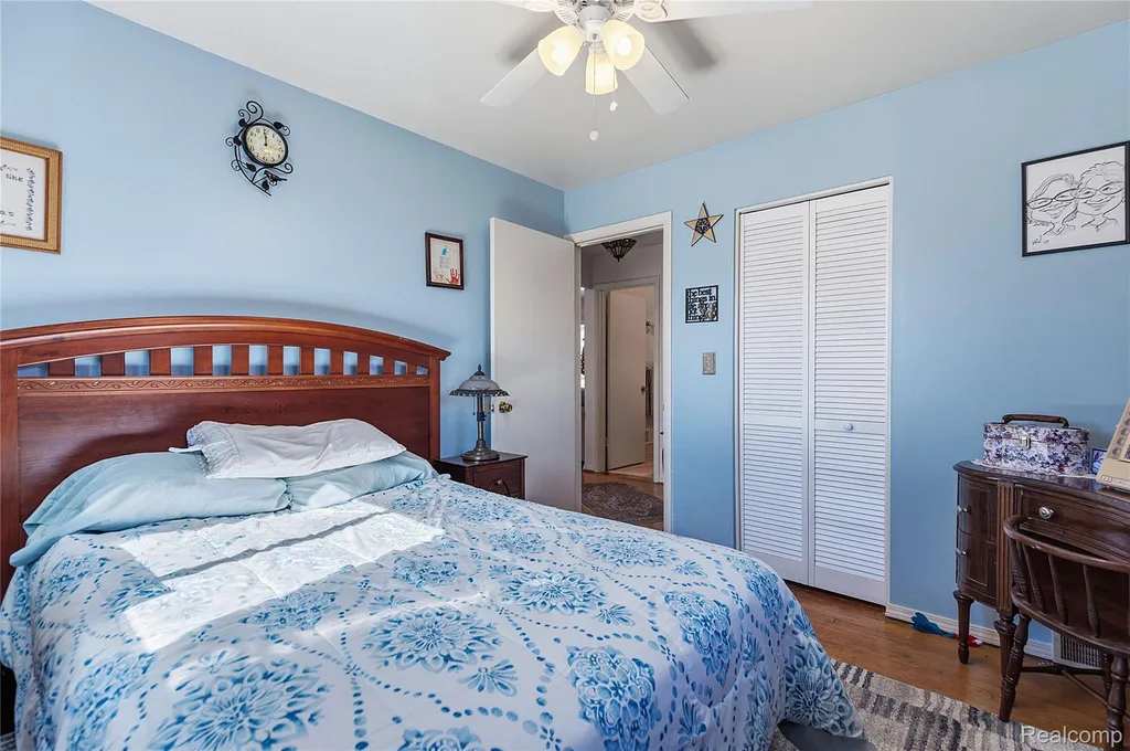 11844 Harold Street Warren City MI 48089