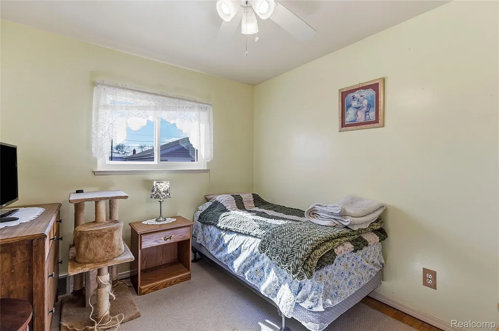 11844 Harold Street Warren City MI 48089