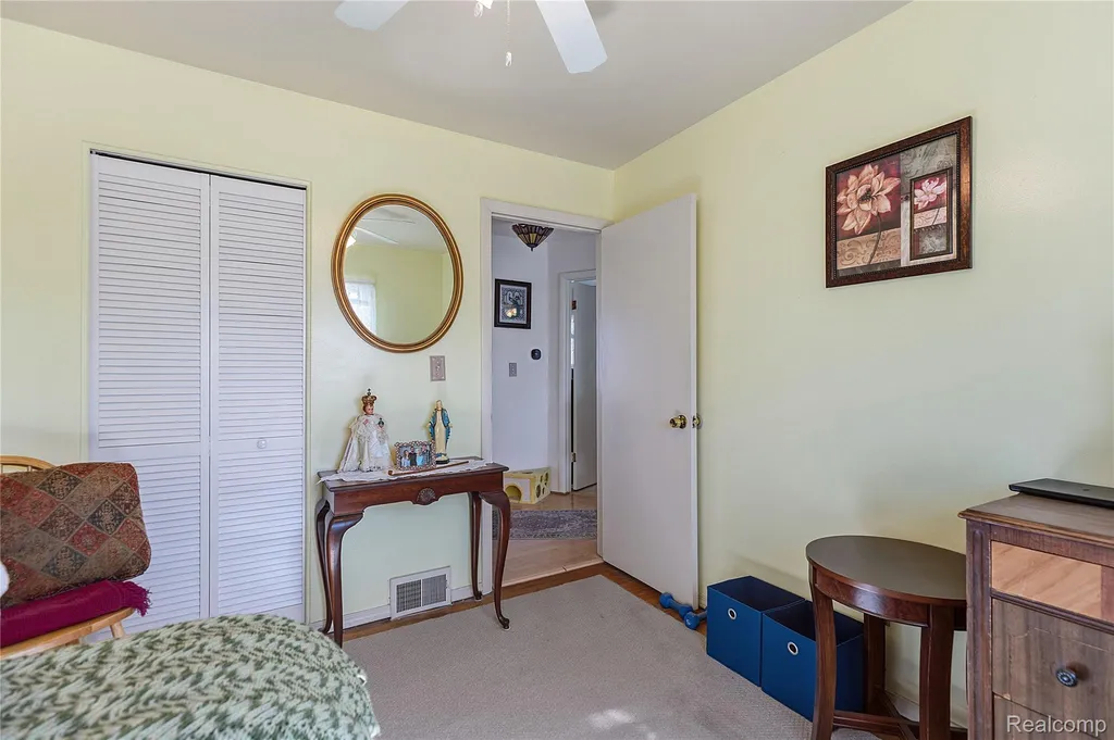 11844 Harold Street Warren City MI 48089