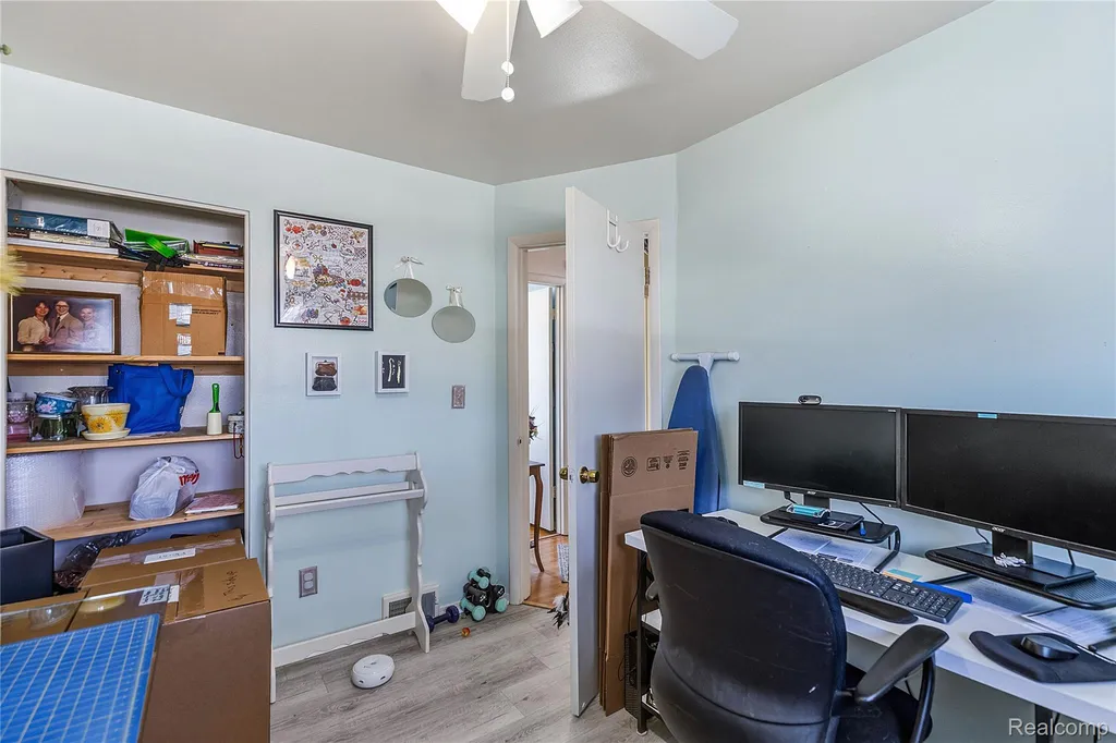 11844 Harold Street Warren City MI 48089