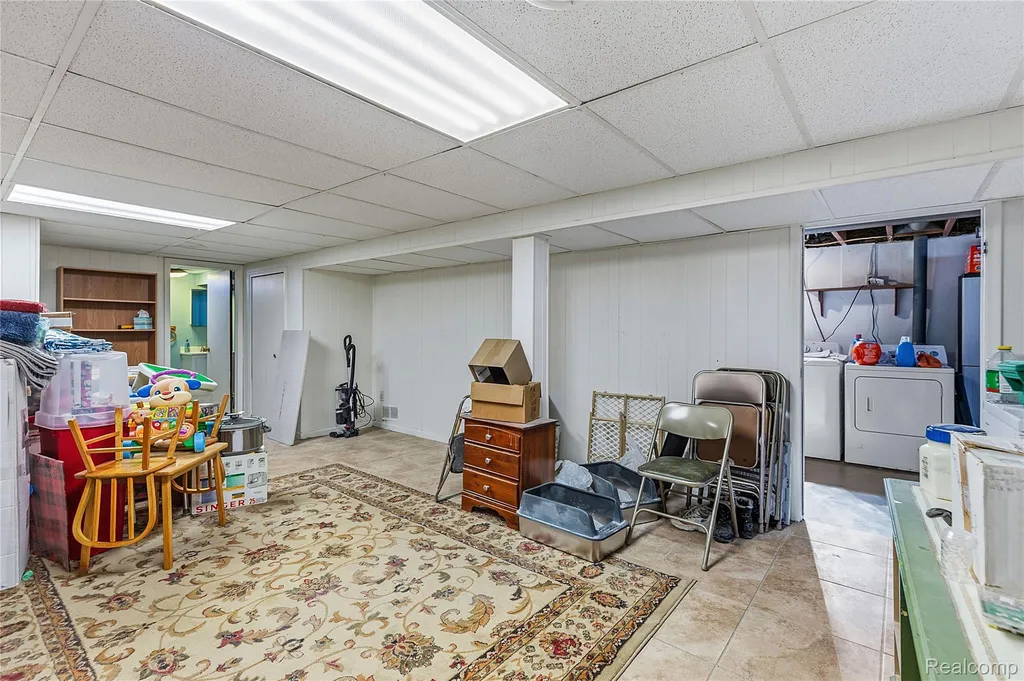 11844 Harold Street Warren City MI 48089