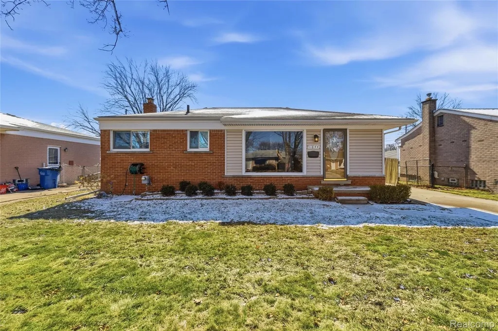 11844 Harold Street Warren City MI 48089