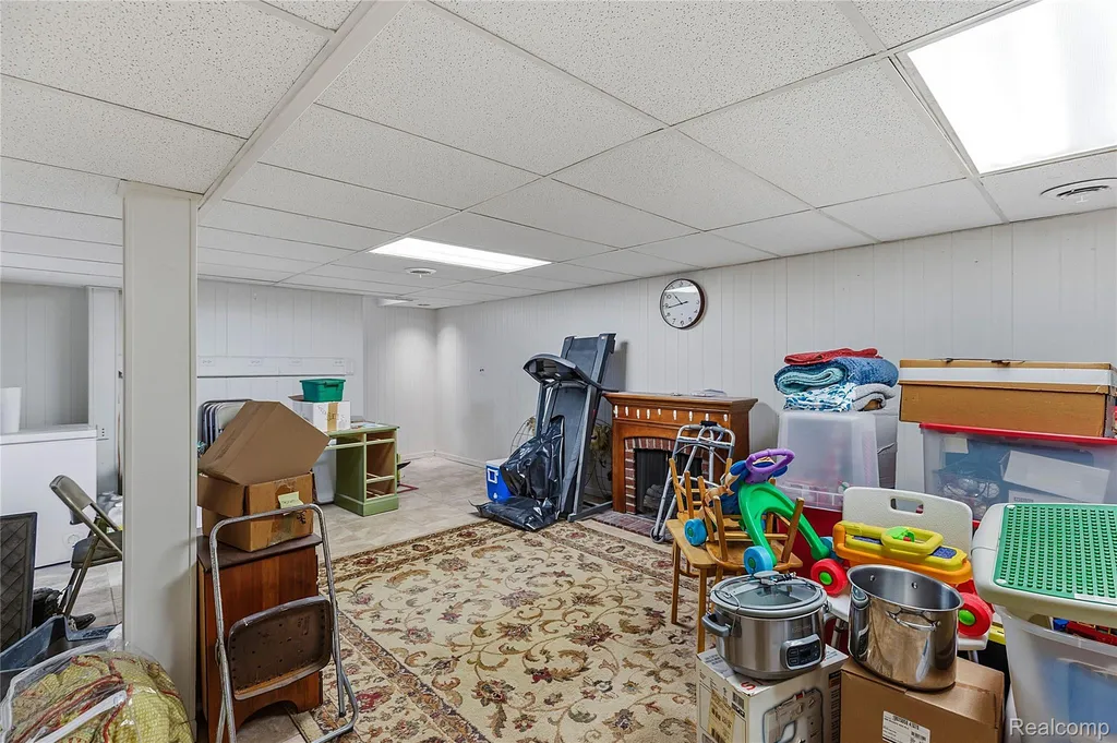11844 Harold Street Warren City MI 48089