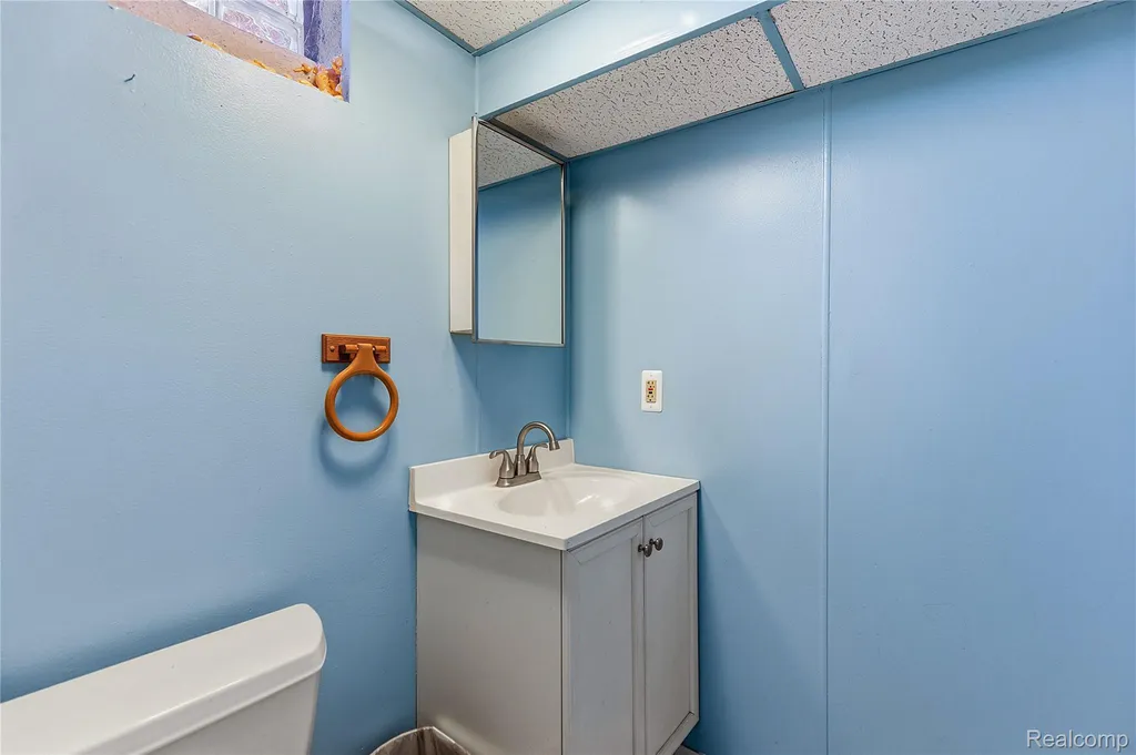 11844 Harold Street Warren City MI 48089