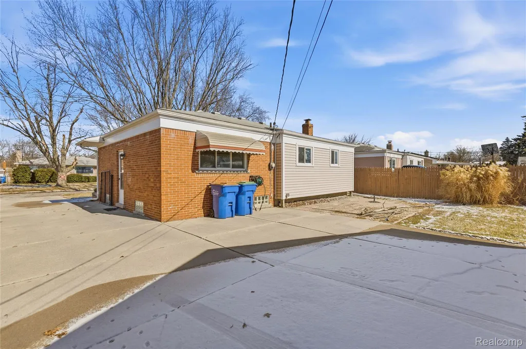 11844 Harold Street Warren City MI 48089