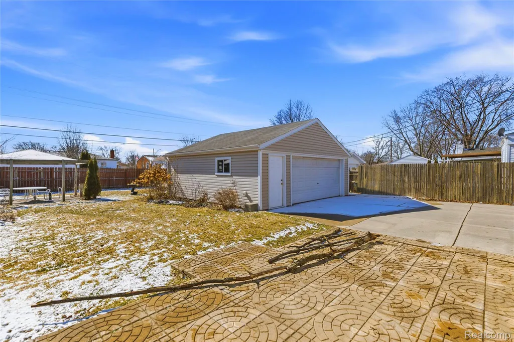 11844 Harold Street Warren City MI 48089