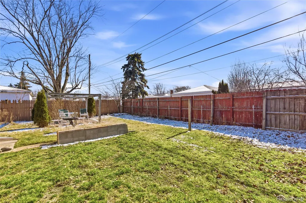 11844 Harold Street Warren City MI 48089