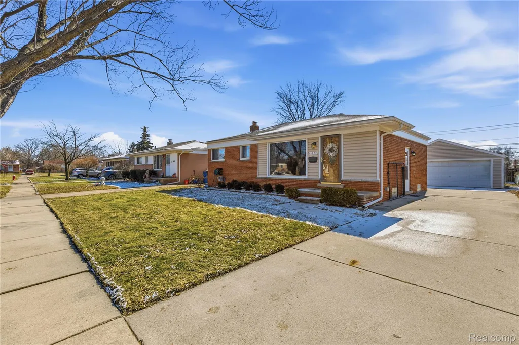 11844 Harold Street Warren City MI 48089