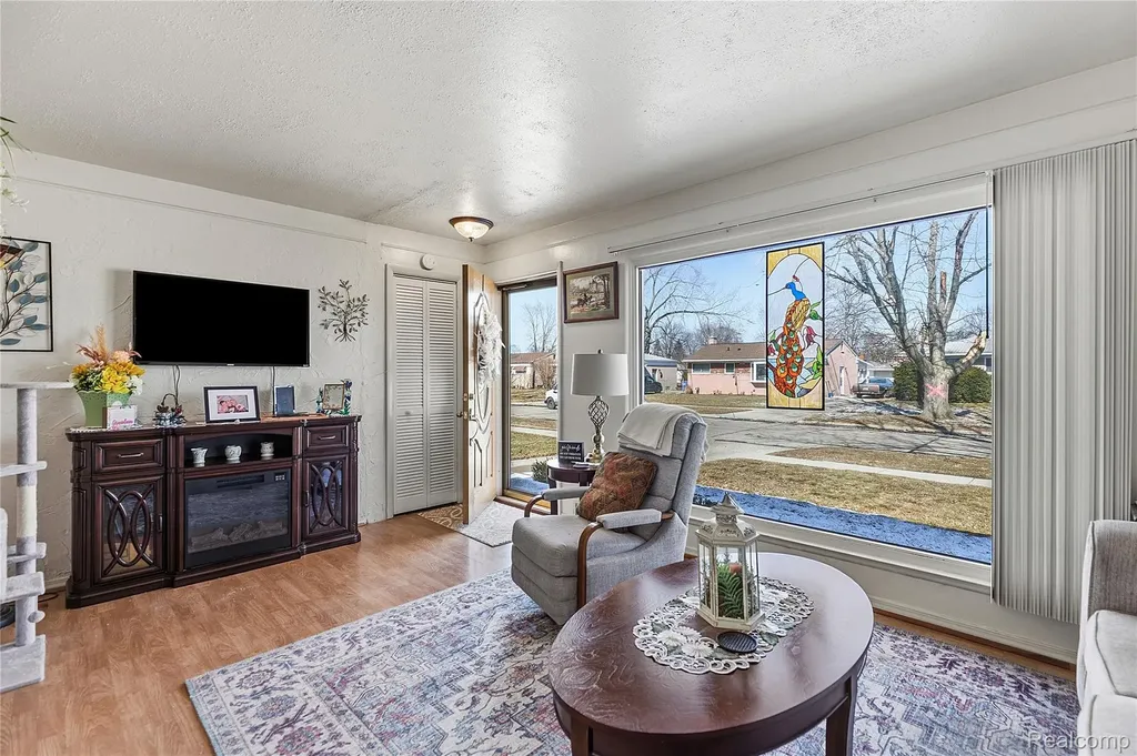 11844 Harold Street Warren City MI 48089