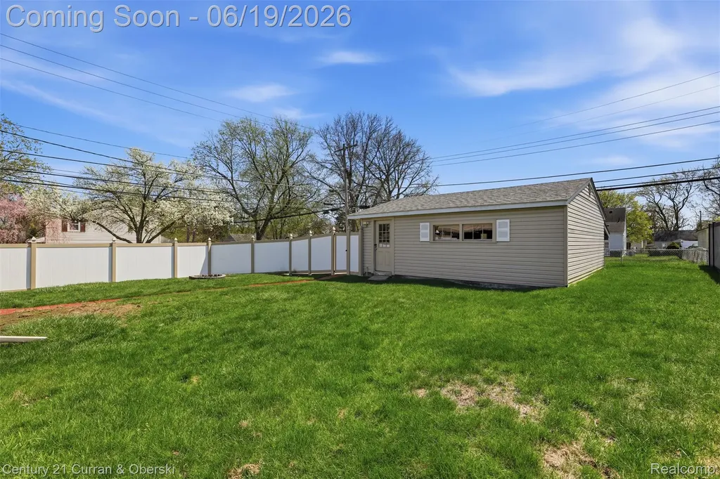 24605 Eton Avenue Dearborn Heights City MI 48125