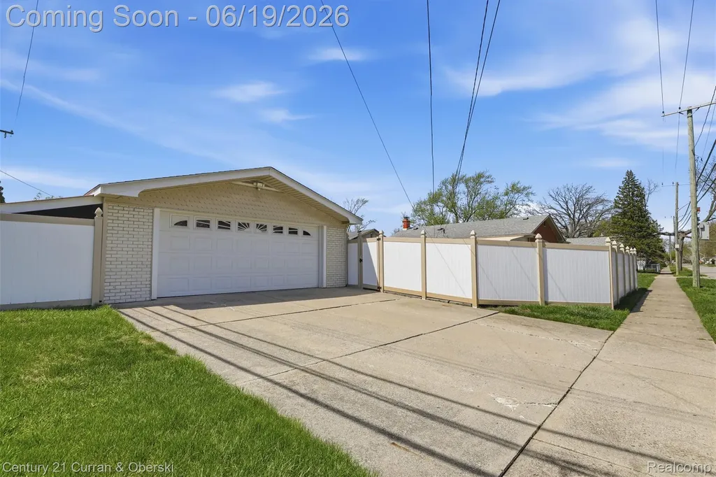 24605 Eton Avenue Dearborn Heights City MI 48125