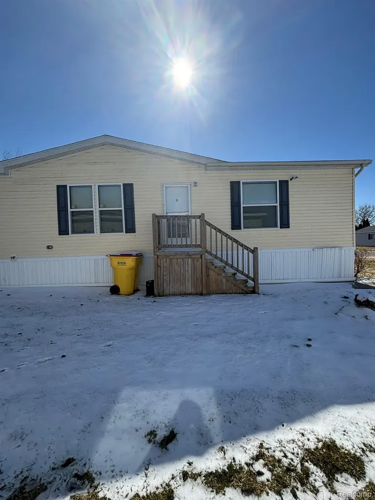 3459 Pine Ridge Burton City MI 48519