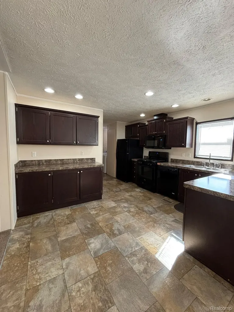 3459 Pine Ridge Burton City MI 48519