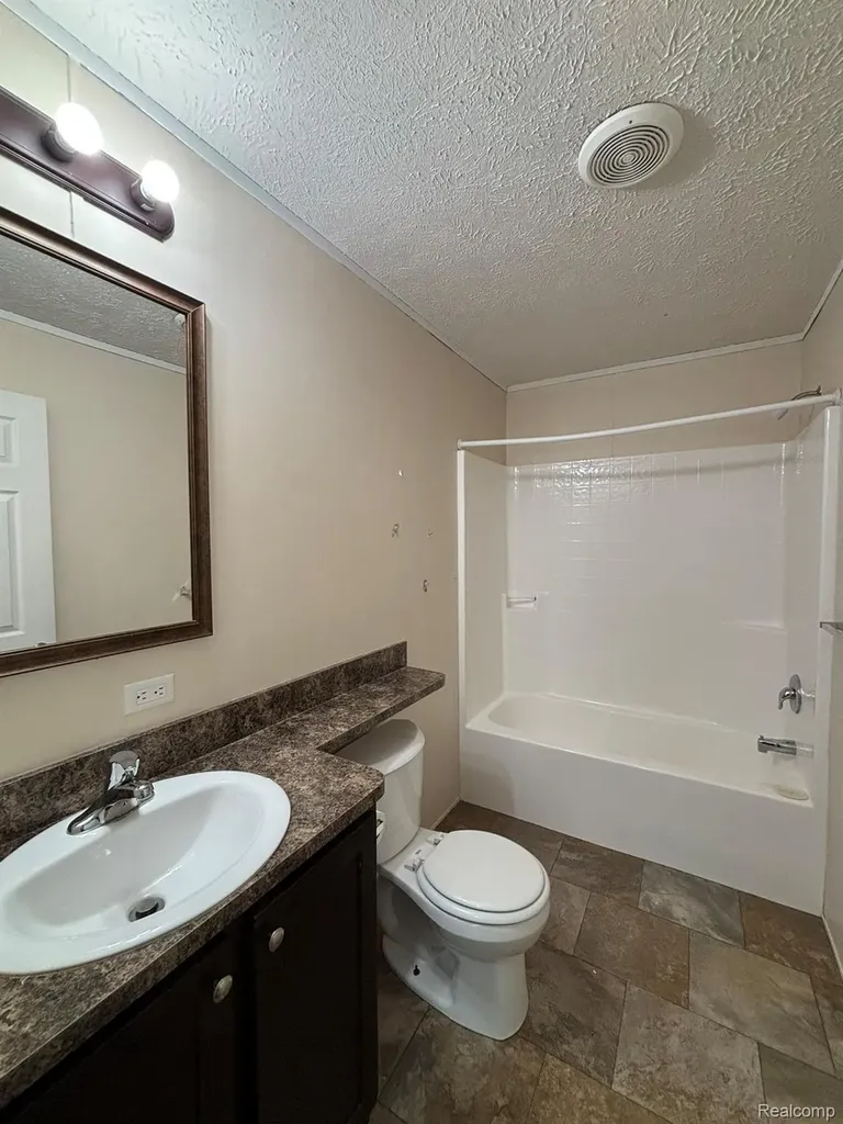 3459 Pine Ridge Burton City MI 48519