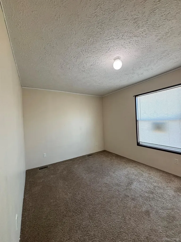 3459 Pine Ridge Burton City MI 48519