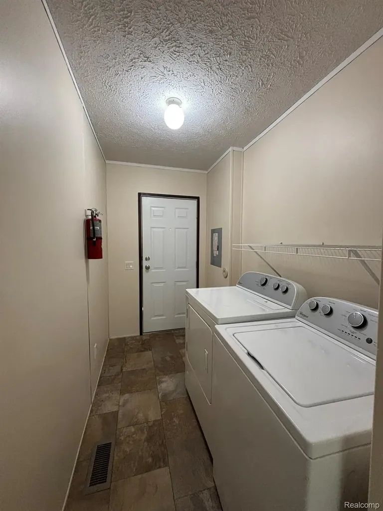 3459 Pine Ridge Burton City MI 48519