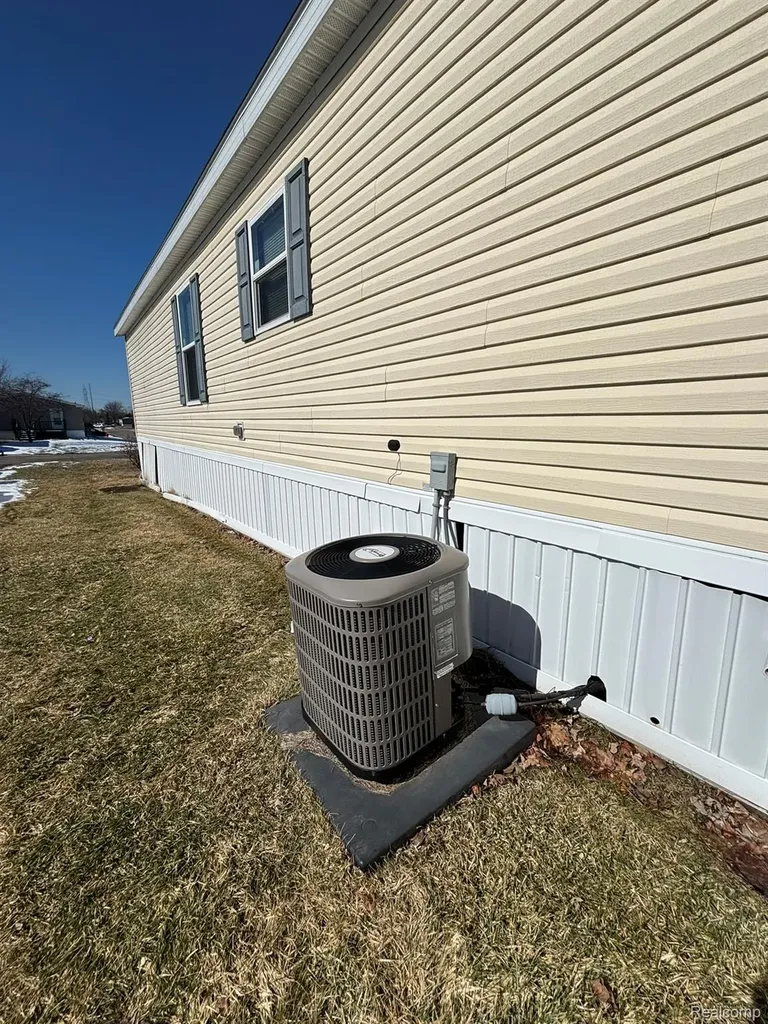3459 Pine Ridge Burton City MI 48519