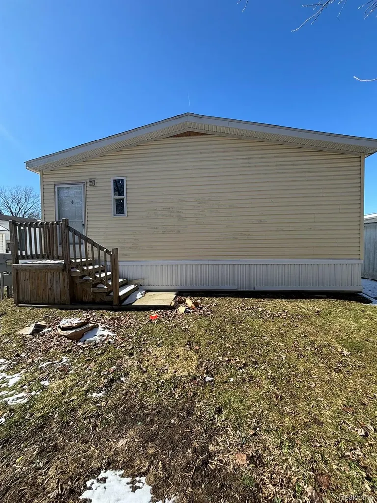 3459 Pine Ridge Burton City MI 48519