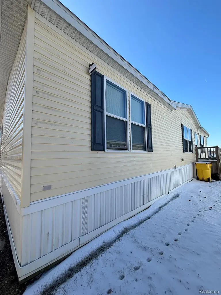3459 Pine Ridge Burton City MI 48519