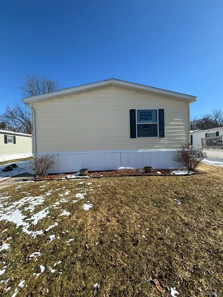 3459 Pine Ridge Burton City MI 48519