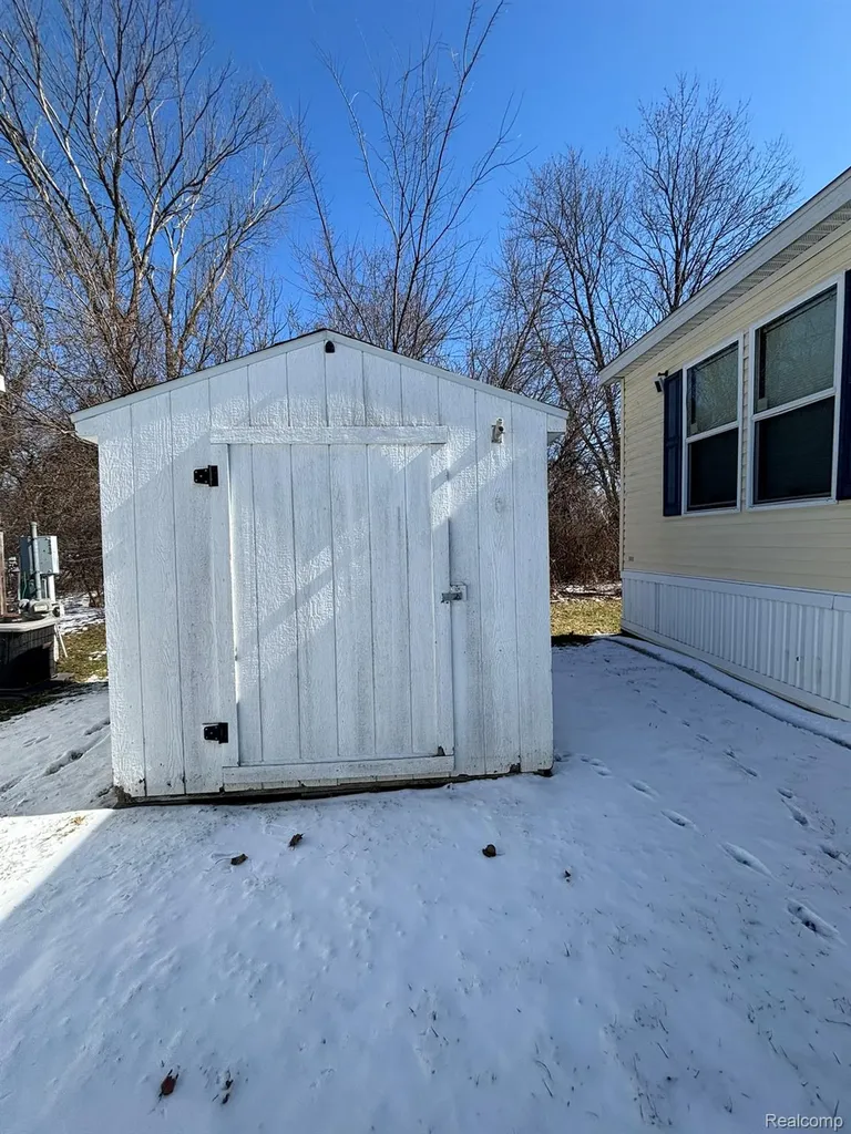 3459 Pine Ridge Burton City MI 48519