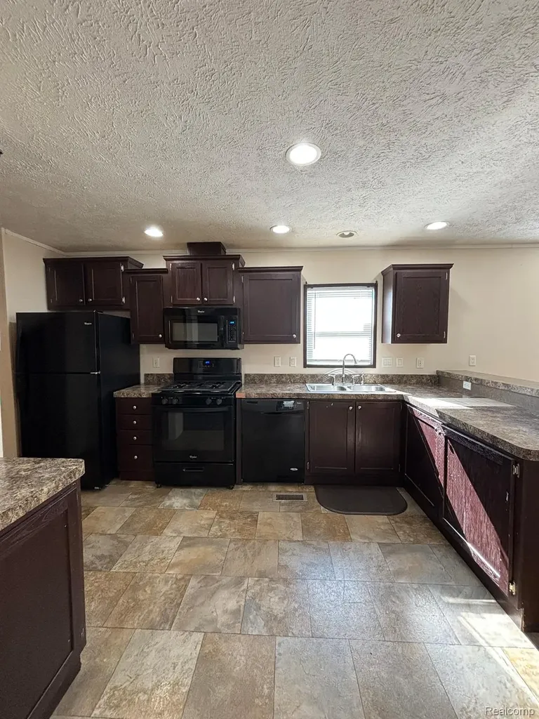 3459 Pine Ridge Burton City MI 48519