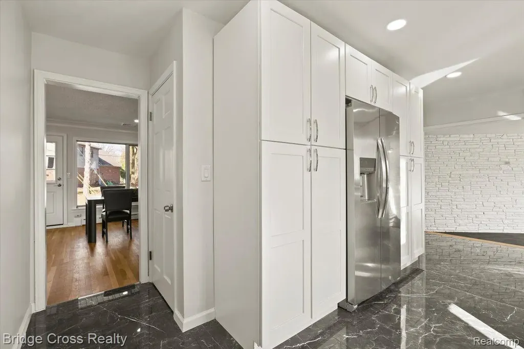 95 Hillsdale Road Bloomfield Charter Township MI 48302