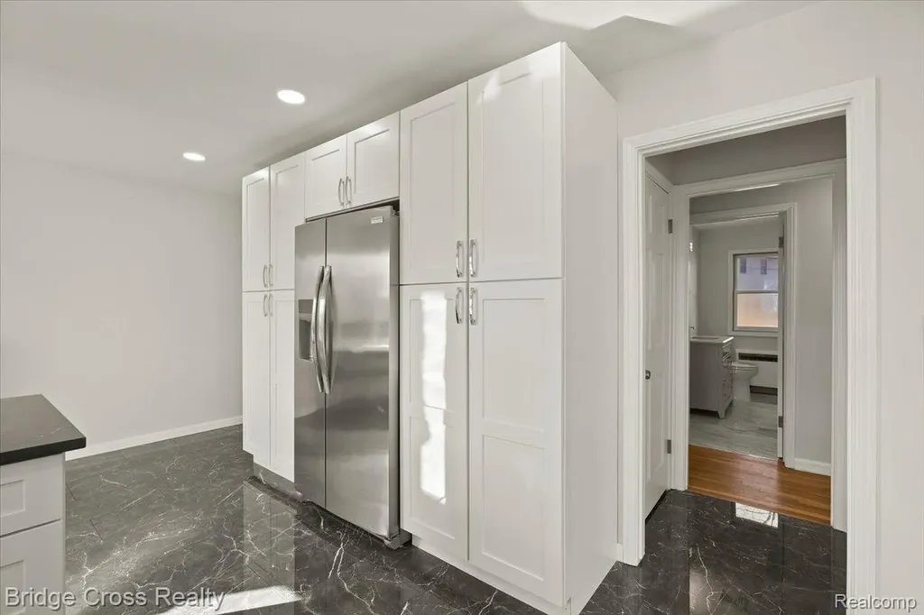 95 Hillsdale Road Bloomfield Charter Township MI 48302