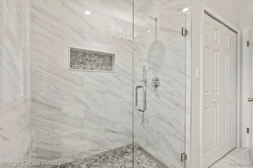 95 Hillsdale Road Bloomfield Charter Township MI 48302